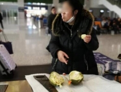 對(duì)于春節(jié)回城帶臘肉被檢扣留，這是怎么回事？