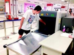 失而復(fù)得，錢(qián)包居然是掉在行李安檢機(jī)里面了！